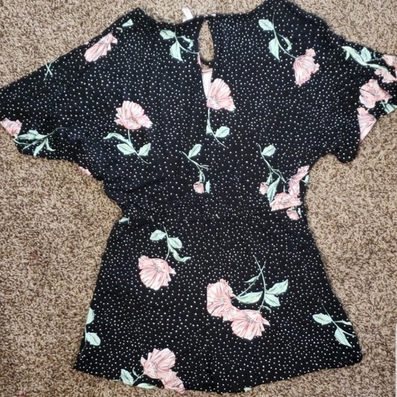 NWT Xhilaration flower print short sleeve romper.. - Picture 2 of 6